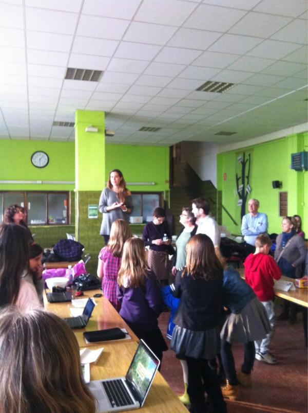 LauraBorras's tweet photo. Comencen les presentacions del #projectedeciencies a @EscolaVirolai Tenim pedrera de científics! http://t.co/JhOSVd9O