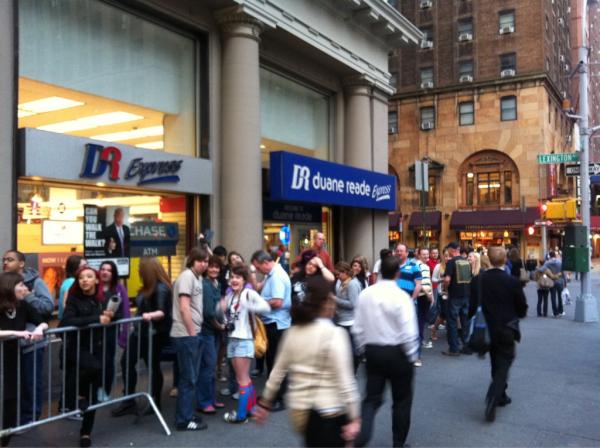 Alphazor's tweet image. “@TheDigiTour: The line is AROUND THE BLOCK!! NYC showing some love!!! #DigiTour2012 http://t.co/3oYVzE5X” YOU SEE ME AT THE BACK. KINDA.