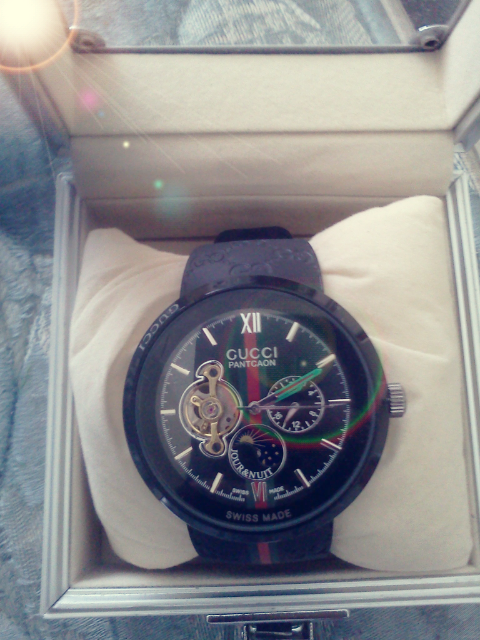 IAmCedez's tweet photo. My new Gucci Watch my Daddy bought me he paid alot for this :) http://t.co/vA53CUtV