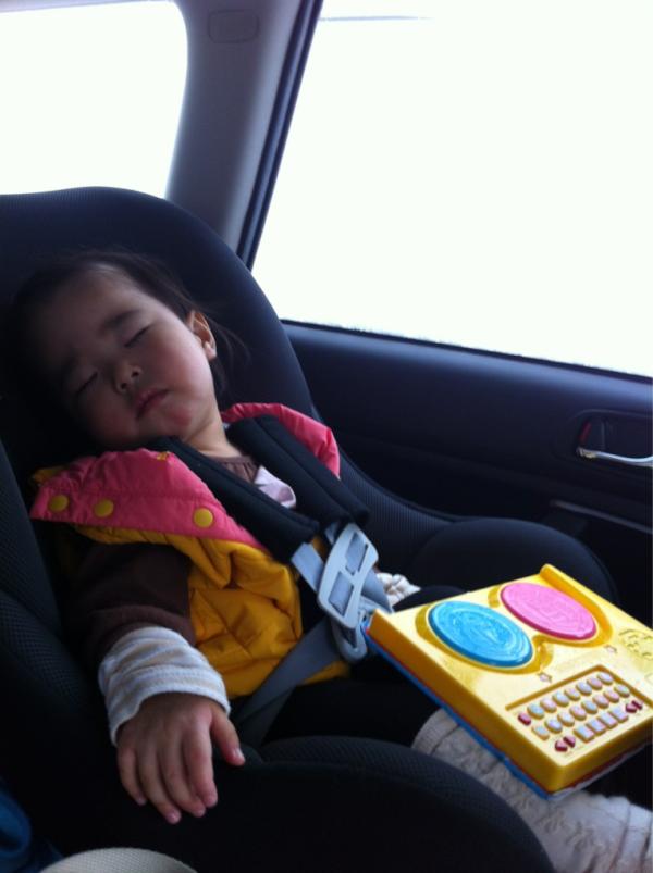 maemi47's tweet photo. 太鼓叩きながら寝た。かわゆぃ☆ http://t.co/g0rMAXlX