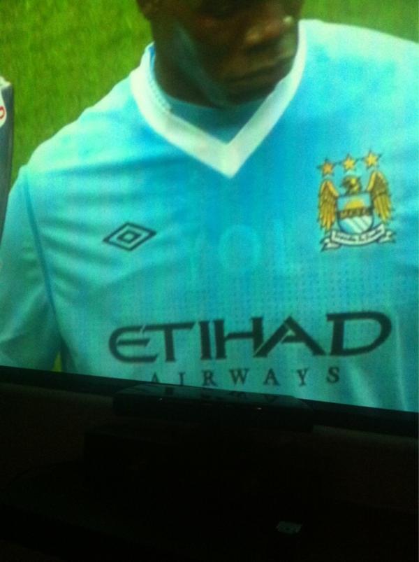 saneevdev's tweet photo. YOLO @Drake @rioferdy5 http://t.co/KOqhyquT