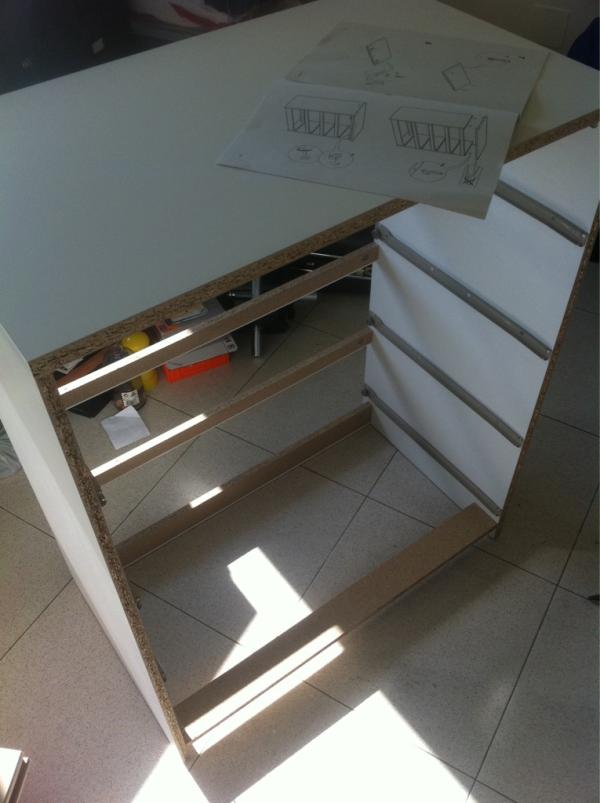 Hector_sin_mas's tweet photo. Esto de ikea es la ostia.Tu lo buscas,  lo cobras,lo cargas,lo transportas..Y tu lo montas !!! Que bien, no ??? Pss.. http://t.co/vrJi8MJl