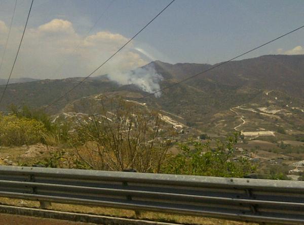 Incendio fuerte #PetaquillasGuerrero