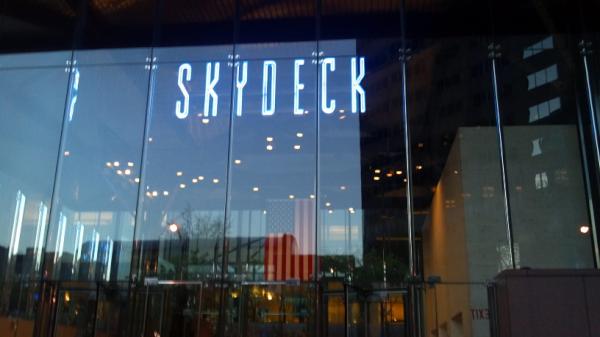 L8dyNiki's tweet photo. Me and the kids went to Sears	Tower last nite http://t.co/93MpFBTr