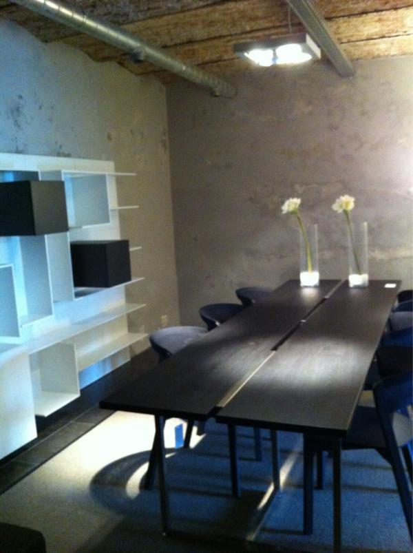 GhyczySelection's tweet photo. @vantilinterieur  de best seller T3456 in zwart eiken. Fijne pasen http://t.co/1kTvgFh5