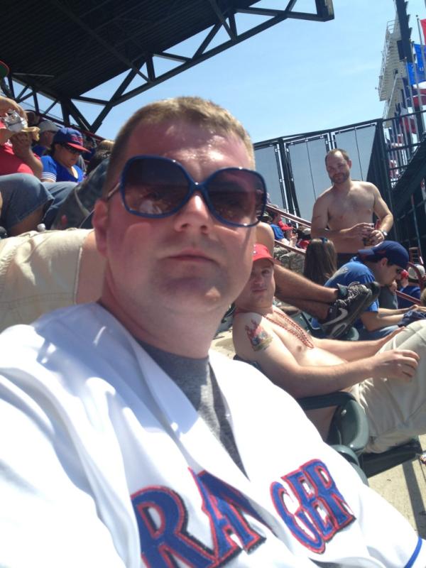 C0DEMAN's tweet photo. Me with awesome glasses! http://t.co/eJSW2nDM