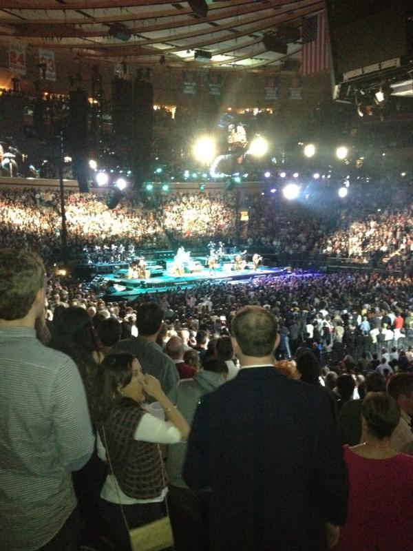KRLiska108's tweet photo. Bruce Springsteen @MSG http://t.co/fb8rG0XX