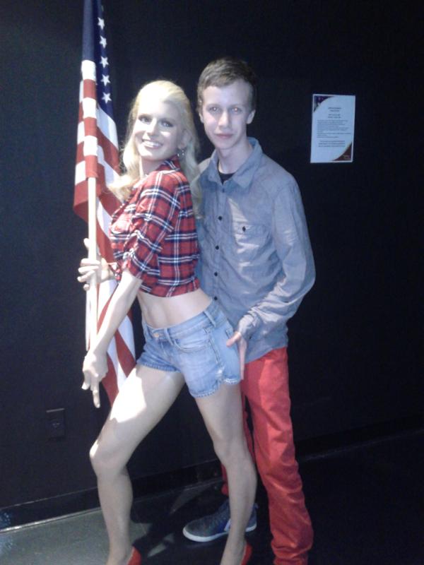 ReynirPrebens's tweet photo. Just met jessica simpson xD http://t.co/hmJByD0E