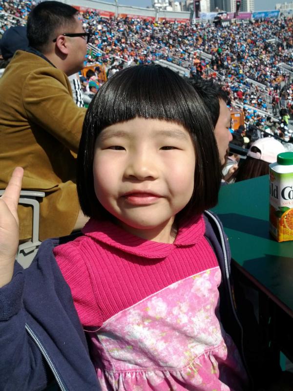 superpjg's tweet photo. 딸래미랑 야구장에서... http://t.co/RqwvZ0o4