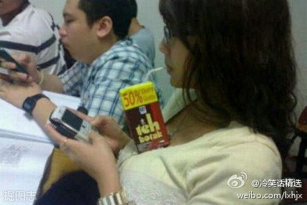 女人有胸就是方便啊。。。