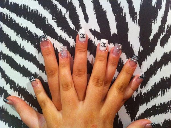 TheBeautyBout's tweet photo. @staceyhunter8 Chanel nails http://t.co/Eop3oKM3