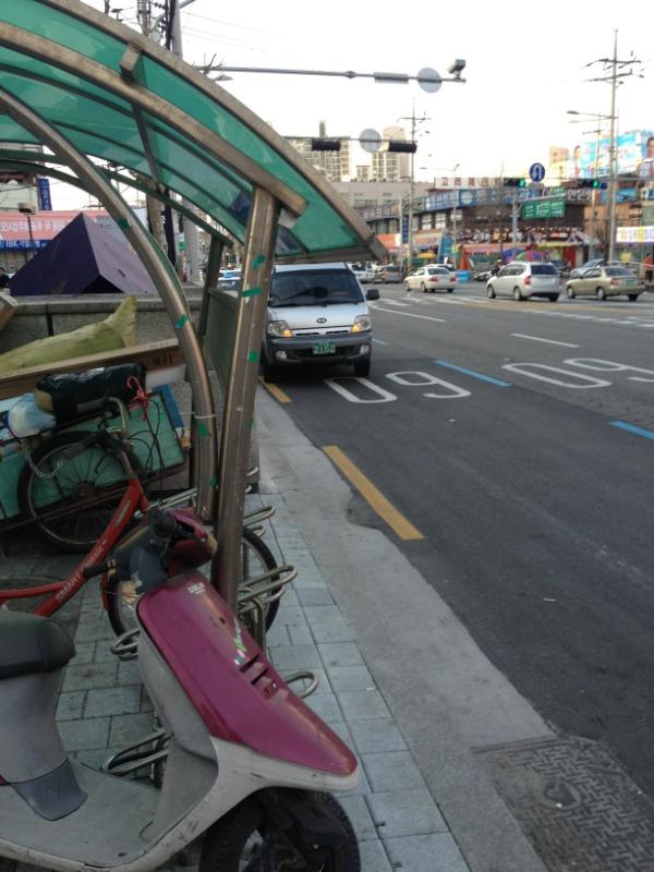 yds_mh's tweet photo. RT @kimhscom: 김용민 사무실 X맨 피켓을 75루 2152 차를 타고 도망갔습니다. 추적을 했지만 방해꾼이 내 얼굴 사진찍고 갔습니다. 이 차량보시면 신고해 주세요. http://t.co/yJG5haQ3