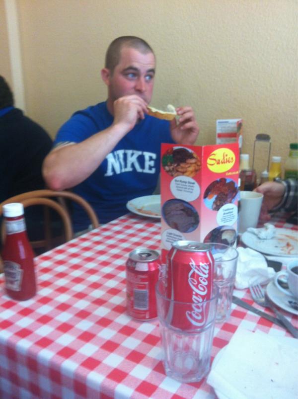 asbo86's tweet image. @cptquack doing what he does best #eatingbread @otters85 @CazalarrR @Mikelhughez