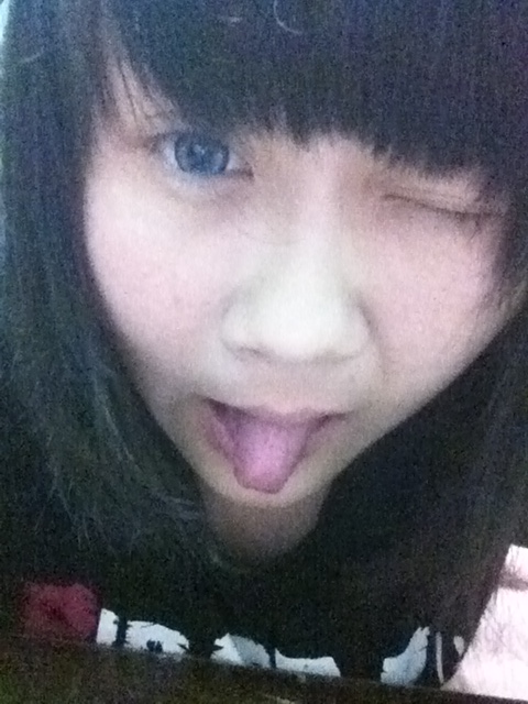 flyinsky002's tweet image. i have blue eyes, hahaha