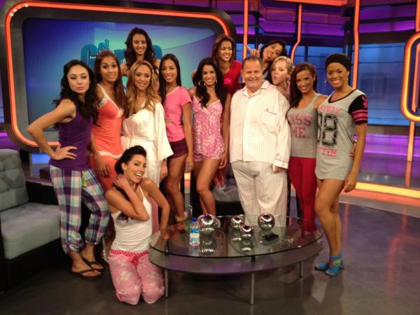 VeronicaBastos1's tweet image. Estuvo buenisimooo el pijama party de @ElGordoyLaFlaca con las bellezas latinas! Mañana hay gala a las 9pm x Univision
