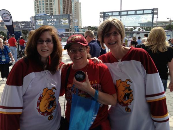 VisitTampaBay's tweet image. Some great College Hockey Fans stopped by to claim there prizes today from @FerrisHockey! @HockeyRewards