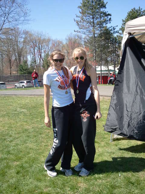 JosetteNorris's tweet image. 1st place 4 by 800...missing the other two runners lol #springtrack