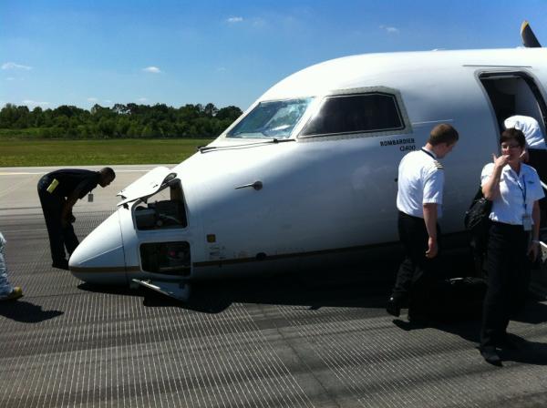RobbieStogs's tweet photo. It was going back to the lessor anyway. #Colgan #Q400 http://t.co/VvUl0SMr