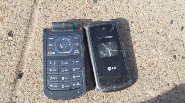 plainrocktweets's tweet photo. Goodbye old phone! http://t.co/qyWF4FwG