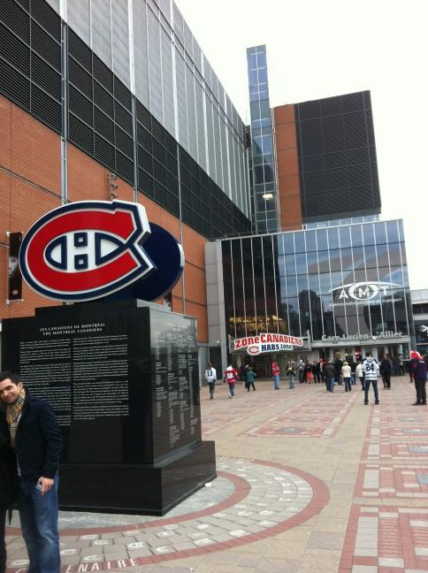 BledBlueAndWhit's tweet photo. In enemy territory!!!! http://t.co/seduEOkk