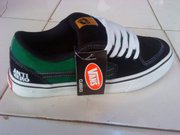 deRiz_shop's tweet photo. Cari spatu vans,nike,adidas,dll??ADA..mention aja ;-) http://t.co/jHwQfXd8