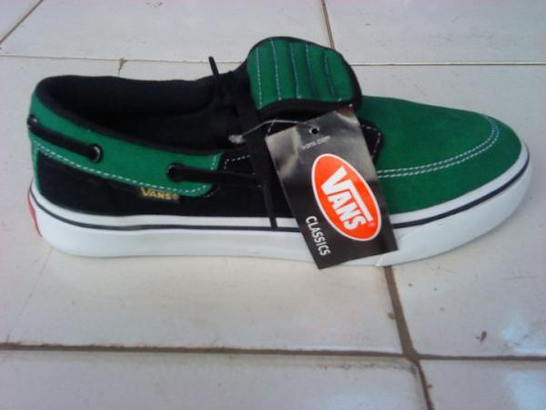 deRiz_shop's tweet photo. Cari spatu vans,nike,adidas,dll??ADA..mention aja ;-) http://t.co/cmENwpQi