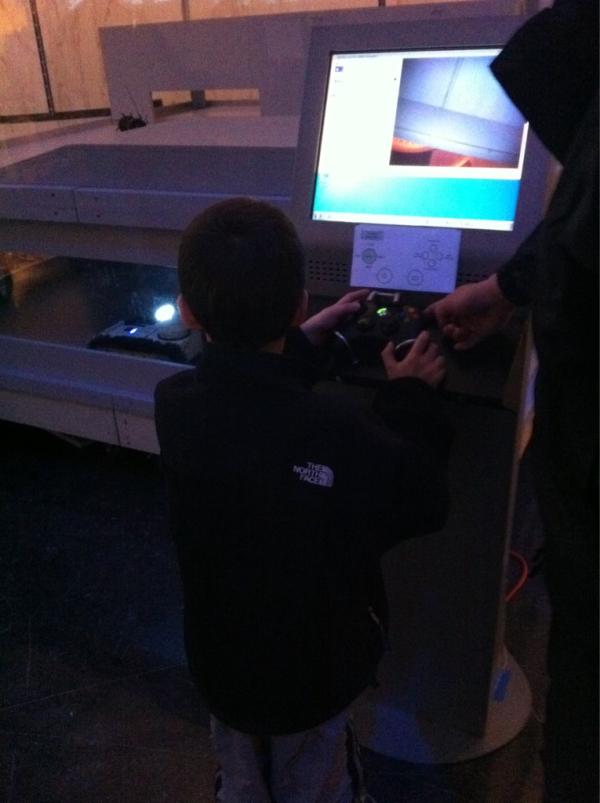 USA2JAPAN's tweet image. Control the Anie robot with Xbox controller!  @Msichicago #roboweek #msibot