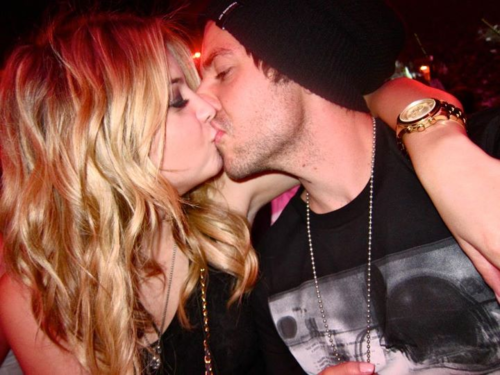 ashbensons's tweet photo. Love you ♥ c: http://t.co/hh0tBEac