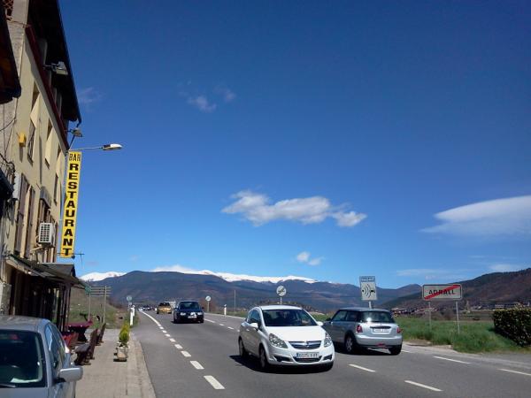 llardefoc's tweet photo. Neu al Pirineu. Vista desde la Llar de Foc d'Adrall. Pasqua 2012. http://t.co/Lu30DIaW