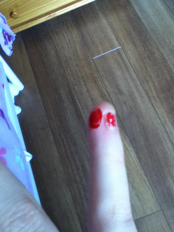 frranbushell's tweet image. Hurts like a bitch #bewareofthedoors looks like nail polish #itisnt