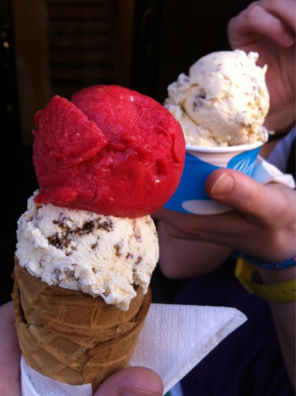 dklappin's tweet photo. Mmm ice creams in the sun with @ruthlappin http://t.co/mVs7SV0q