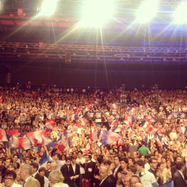 EPP's tweet photo. RT @ump: Applaudissements nourris pour @NicolasSarkozy à #Nantes #RepubliqueForte http://t.co/ewfhDOTi #ns2012 #epp4ns #Sarkozy