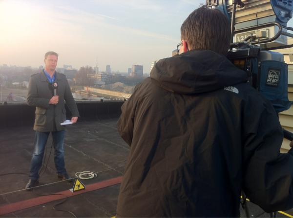 Cameramartijn's tweet image. Net bij SBS 6 de eerste officiële liver vanaf het dak op de mediacentrale in Groningen!!! #protime