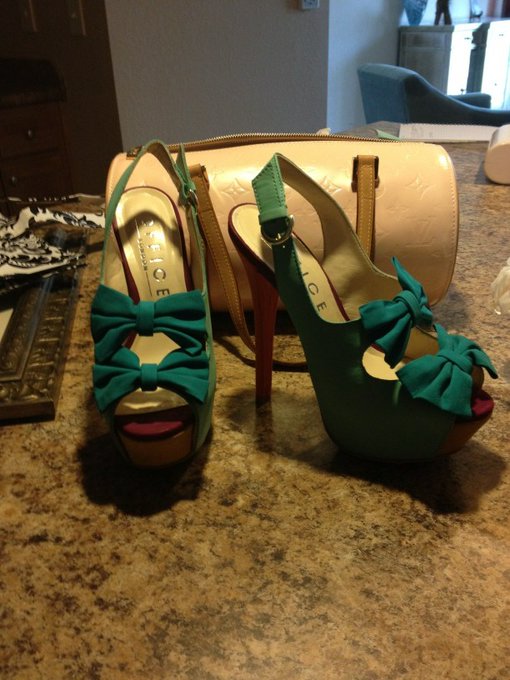 Yaaaay look what just came in from London. I've been waitin. http://t.co/6f0t6Z2o<a href="/tag/vegan"class="tags"><span>#vegan</span></a><a href="/tag/coconut"class="tags"><span>#coconut</span></a><a href="/tag/vegetarian"class="tags"><span>#vegetarian</span></a><a href="/tag/plantbased"class="tags"><span>#plantbased</span></a><a href="/tag/lime"class="tags"><span>#lime</span></a>