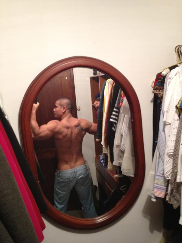 JulianTanaka's tweet photo. @muscle_fitness @mensfitness http://t.co/8qDjbXlC