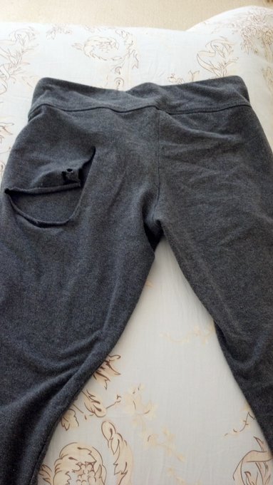 And this is what i get for thinking i could repeatedly jump the barbwire fence. Fantastic. #favworkoutpants<a href="/tag/ruined"class="tags"><span>#ruined</span></a><a href="/tag/favworkoutpants"class="tags"><span>#favworkoutpants</span></a>