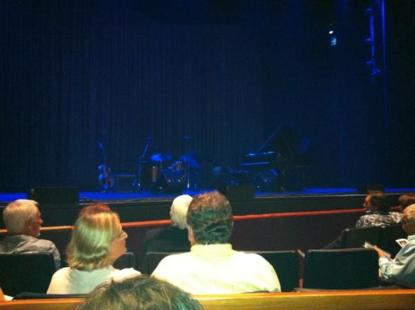 terryberry05's tweet photo. 4rh row waiting for Diana krall. http://t.co/uuHaZ7N3