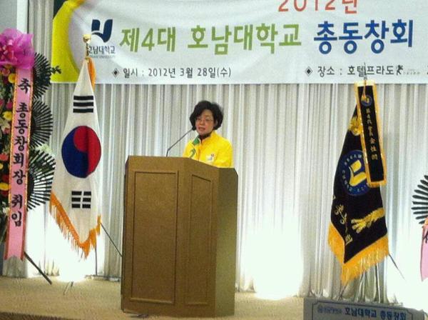 hj_p1's tweet photo. 호남대학교 총동창회에 왔습니다. 호남대학교 동문여러분! 반갑습니다. 감사합니다. http://t.co/WWl7UxEL