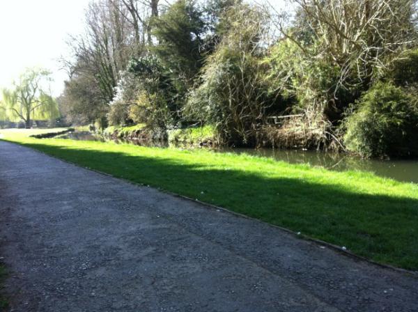 Myblacklounge's tweet image. One of the advantages of working at #buckinghamford - a ten minute bite by the river #springinfullswing