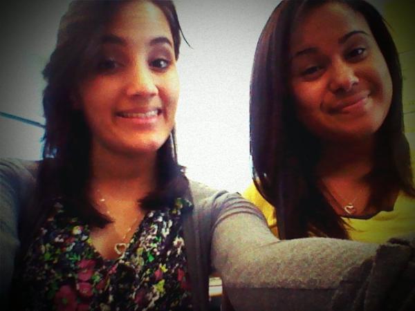 emilyyb__'s tweet image. me and @raee_henriquez !! #econclass