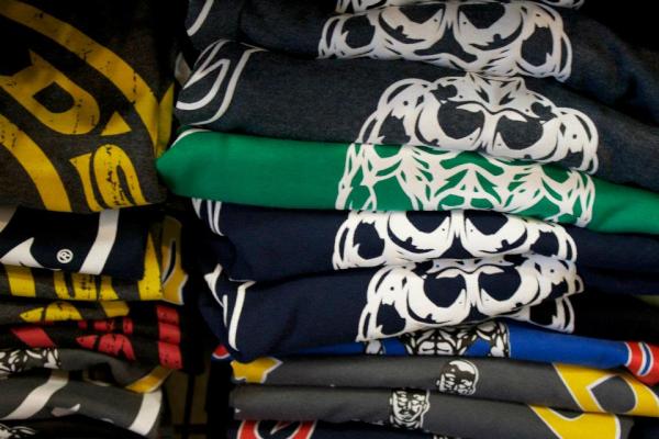 GoldsGymBurnaby's tweet image. #goldsgymburnaby swag.
In need of a #stringertank for the #summer
We got&apos;em