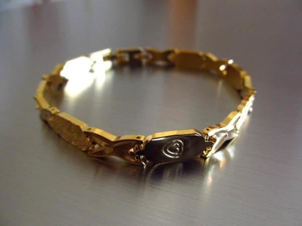 777fashions's tweet photo. ON SALE: 14K Gold Plating Bracelet $19.99 ( 8 1/2 inch ) http://t.co/LlpP8r31