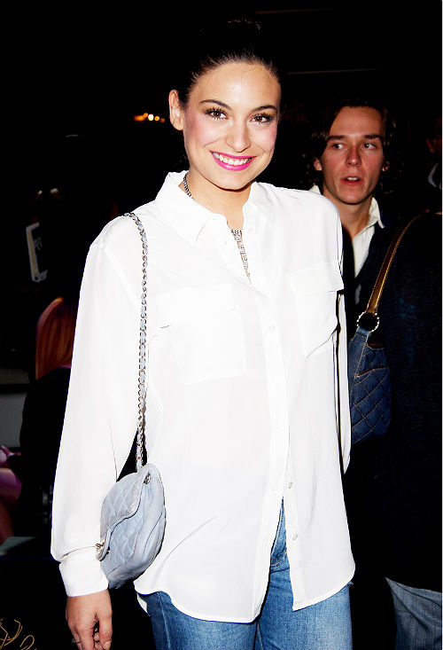 AnaBrendaNewMoo's tweet photo. @anabrendac   COMO SIEMPRE DIVINA (Ana Brenda Contreras en Mercedes-Benz Fashion Week México) http://t.co/bhRzRJTs