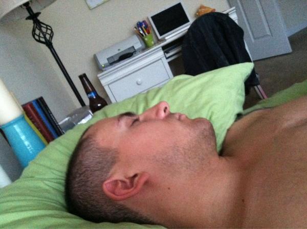 Raybonezzz's tweet photo. @DOLLA_BILLZZZ im ready to come visit but someone wont get uppppp http://t.co/oEIIWcD0