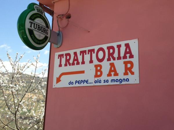 andrealati's tweet photo. A pranzo da pepp' #mangiarebene @lucci10 @SirShiva13 @DiVitoMarco http://t.co/gA8yt9Vw
