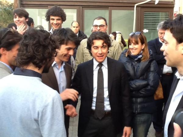 Cost2Costa's tweet photo. @Massimo_Costa incontra i giovani dell'Udc #openpalermo http://t.co/51Eiz5jE