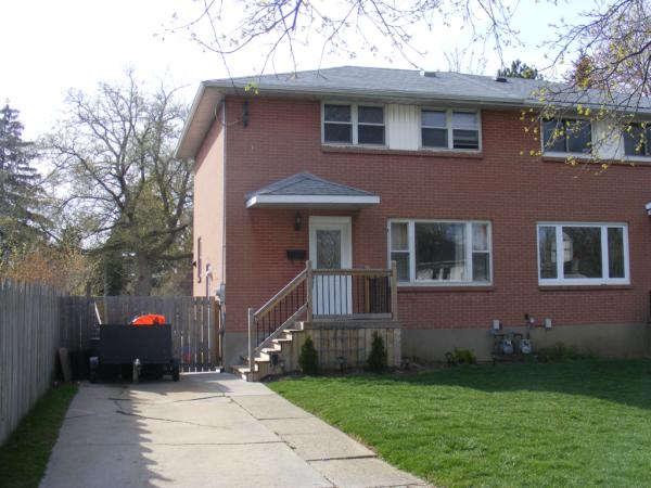 RobSimrak's tweet photo. Looking for a spacious home in a good location at an affordable price? Just listed 819 Elizabeth Avenue (119,900). http://t.co/cTUYDbdd