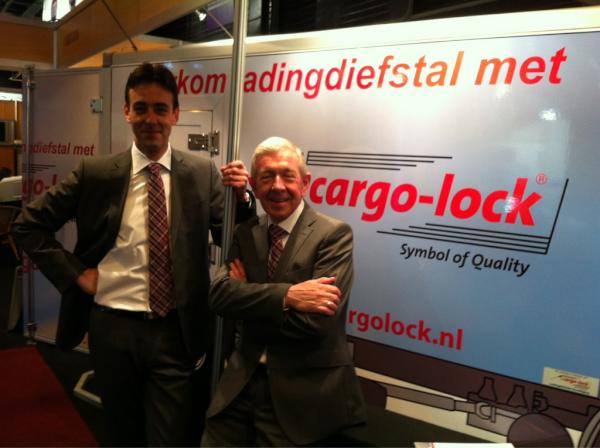 CargoLock's tweet photo. @heiwegenmode Team Cargo-Lock goed gekleed door de dames van Heiwegen Heren Mode. http://t.co/XuAIIiWL