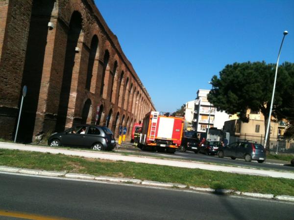 robertocrifo's tweet photo. Togliatti bloccata causa squilibrato che minaccia di gettarsi dall'acquedotto http://t.co/71WshUm0