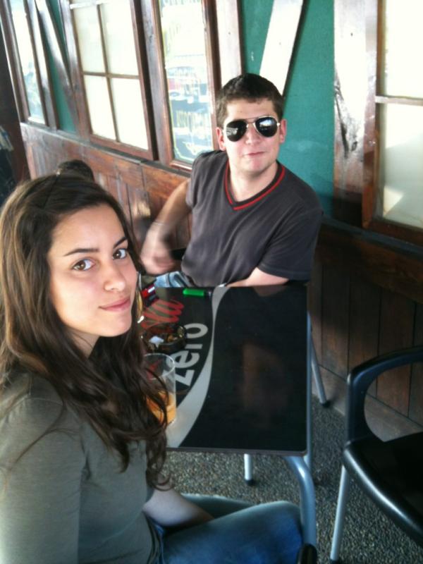 JYA_11's tweet photo. Tomando una cerveza en el navajeda con @davicinpoli92 y mi niña http://t.co/y5tlhTWX